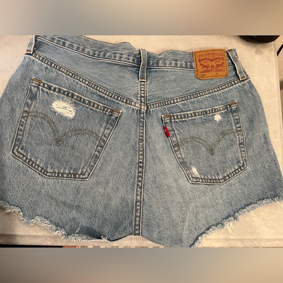 Levi’s 501® Original Fit High Rise Distressed Medium Wash Denim Jean Shorts 30 - Picture 5 of 12